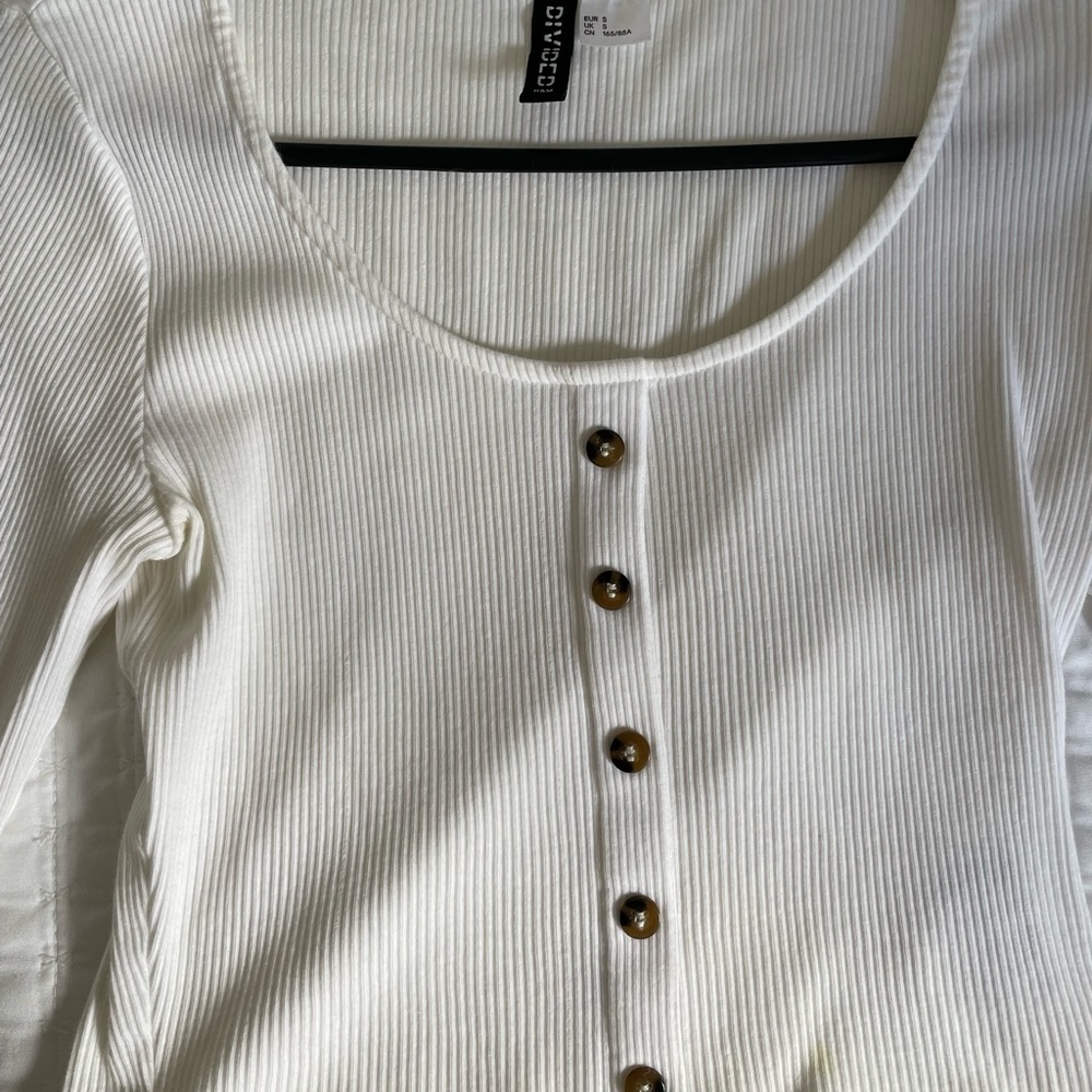 Botton up white long sleeve top
